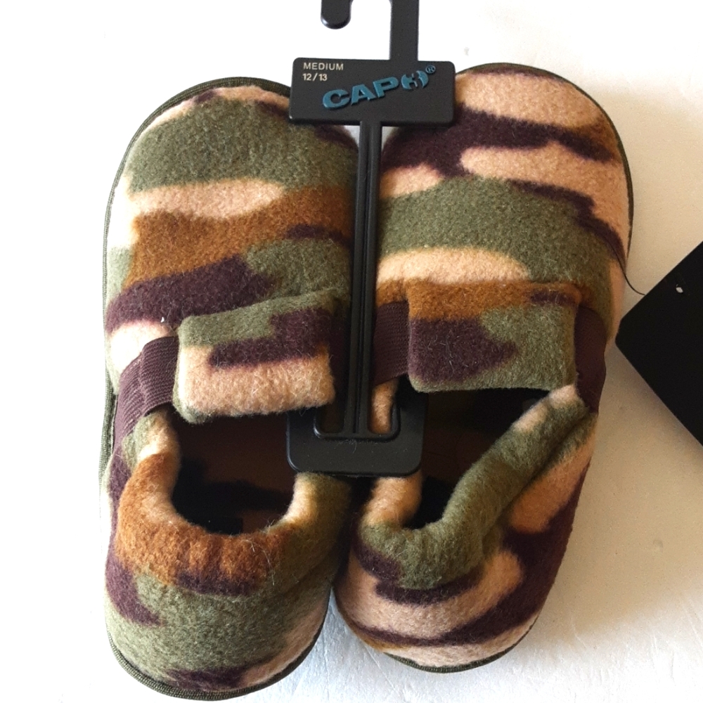 NWT Boys Camouflage Cap3 Slippers Size 12/13